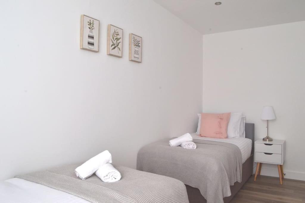 New Flat Near Luton Airport Free Parking Luton (Bedfordshire)